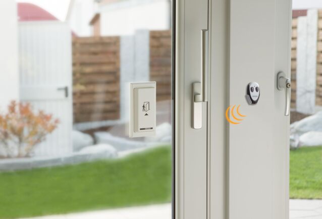 Remote control for activation Remote control for activation of GEZE automatic doors and window drives using the GEZE wireless programme.