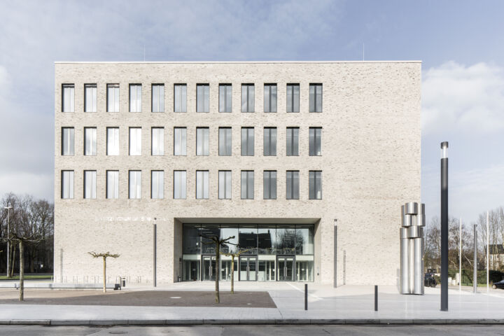 Outside view of façade of Gelsenkirchen judiciary centre
