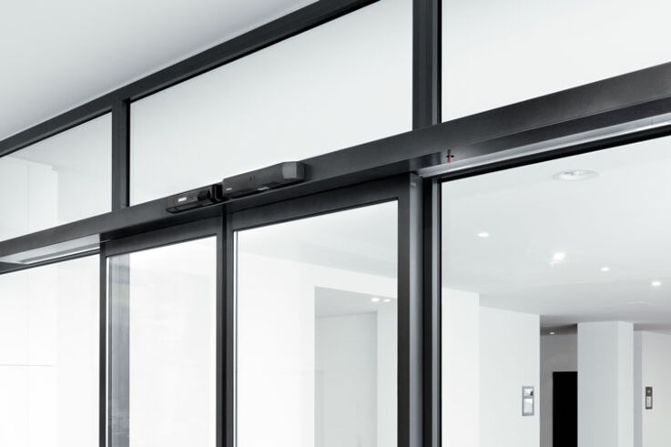 Slimdrive - Low overall height and, as such, a clear design line – these are the selling arguments of the Slimdrive automatic linear sliding door system. Slim and filigree, it fits perfectly into glass façades.