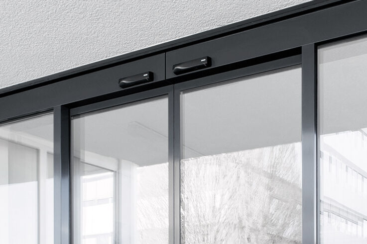 ECdrive - From car dealerships to airports, the ECdrive can be used flexibly in a wide variety of installation situations. The most frequently installed product in the GEZE sliding door portfolio is a true multi-talent.