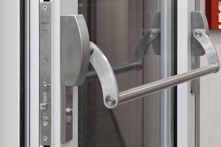Lock 2-leaf - Safety and reliability take top priority here: For double leaf emergency exit and panic doors, the GEZE product selection offers a range of self-locking panic locks.