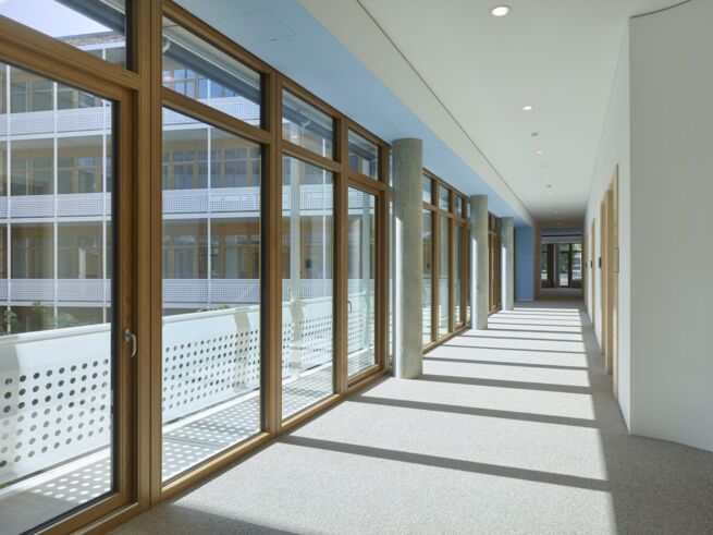 Interior view of a corridor in the dm-dialogicum, with door and window systems from GEZE.