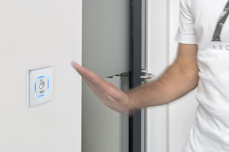 Excellent hygiene & barrier-free access: with the GC 307+