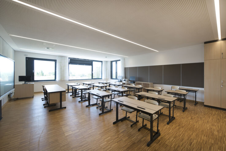 维也纳 Grundäckergasse 中学校区教室视图
