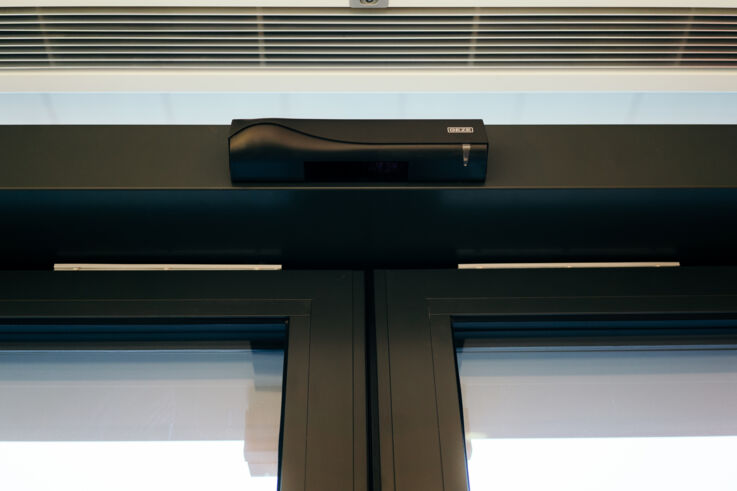 View of a combined detector on a sliding door in a dm store.